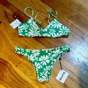 NWT Skatie Bikini Set size Small 🩷☀️🌴
